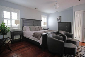 Hamilton Carriage A - Amazing Location, Courtyard